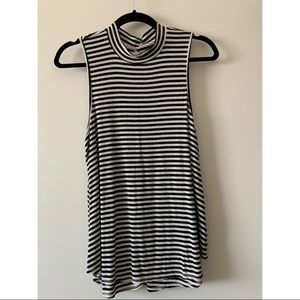 Swing turtleneck ribbed tee